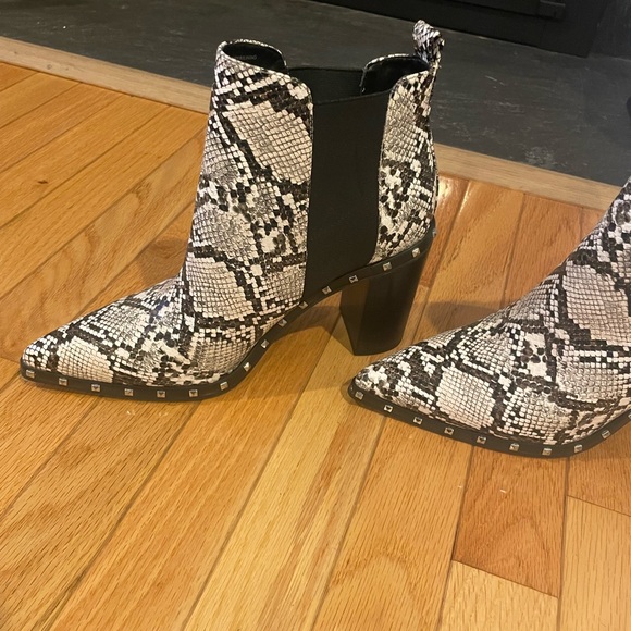 Charles by Charles David western style boots with studs - Picture 3 of 8